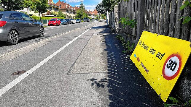 (Archivbild) Für die Anwohner, wie hier bei einer Plakat-Aktion in der Allmannsdorfer Straße im Sommer 2023, ist es meist klar: Ja zu ...