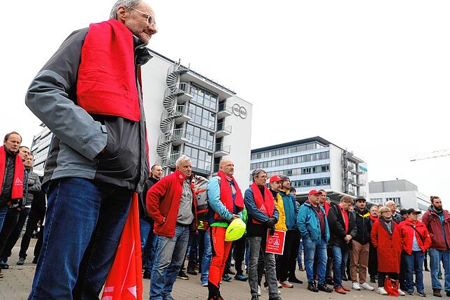 Vor wenigen Wochen sah es noch nach Konfrontation aus: Seit der Kundgebung gegen den geplanten Abbau bei Körber in Konstanz am 6. ...
