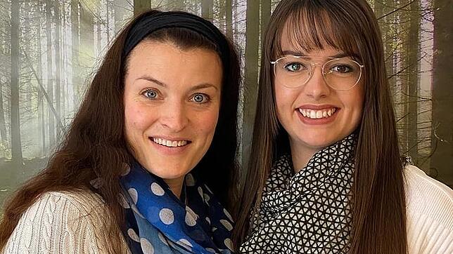 Logopädin Kathrin Scheithauer (links) mit ihrer Angestellten Tina Müller. Die Praxis in St. Georgen wird schließen.