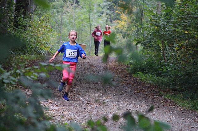 Keine war so schnell wie Emma Funke: Beim Jugendlauf der Mädchen ging sie mit einer Zeit von 11:38 als klare Siegerin hervor.