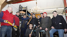 Ganz Pfohren ist auf den Beinen bei der Vorbereitung für das große Narrentreffen. Im Feuerwehrgerätehaus (Bild) wird eine aufwendige Bar ...