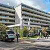 Aus dem Plan für einen Abriss wird nun ein Sanierungsfall: Die Werner-Messmer Klinik mit der prägenden Balkonfassade bleibt an ihrem ...