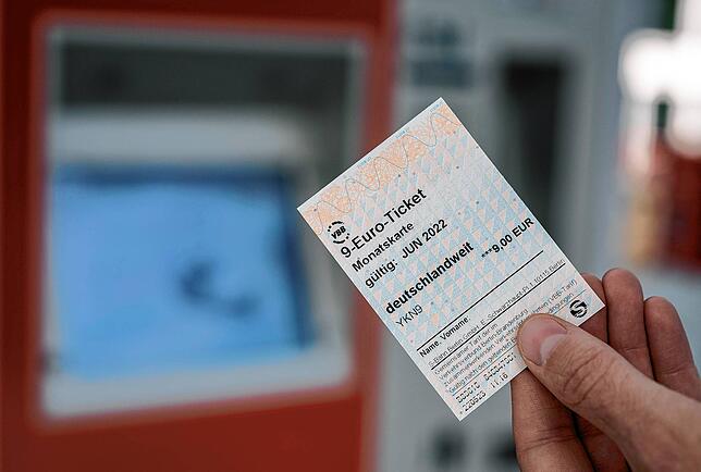 Vom 1. Juni an kann man das 9-Euro-Ticket im gesamten Nahverkehr in Deutschland nutzen.
