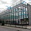 Auf das neue Firmengebäude kommt bald das Dach drauf.