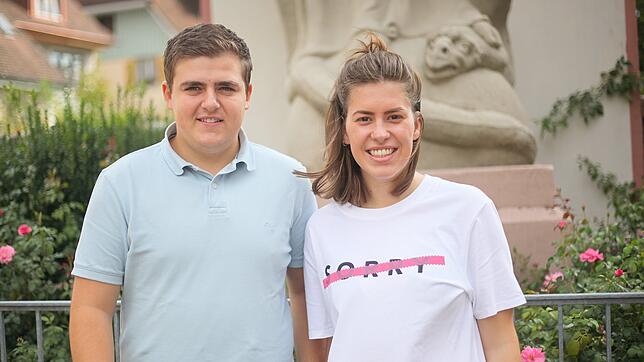 Sie zählen zu jenen, die sich noch in der Kirche engagieren: Joshua Bäumle und Leonie Vogelbacher von der KjG. Für sie ist Kirche ein ...