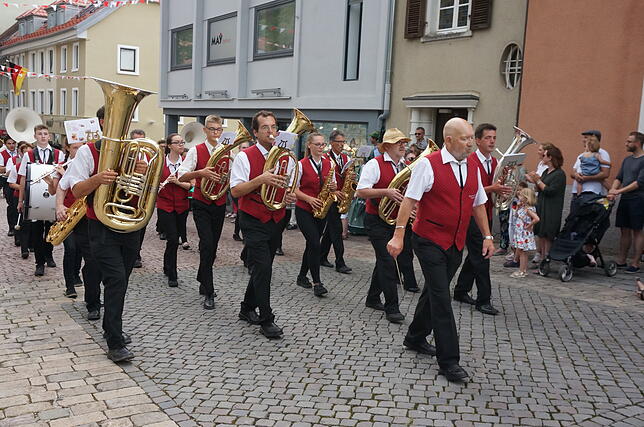 Bild 17: Schwyzertagsumzug in Tiengen 7.7.19