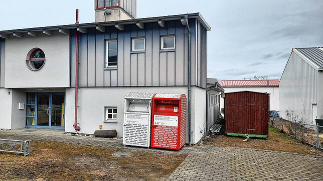 Der Anbau an das Feuerwehrhaus Bodman, wo jetzt rechts der Holzschopf steht, ist aus Kostengründen in der Warteschleife.