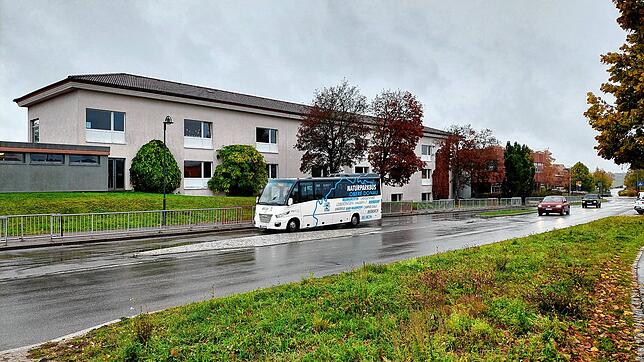 Mit einem dreigeschossigen Anbau entlang der Albstraße an das bestehende Schulgebäude soll der Bedarf an Räumen am Stettener ...