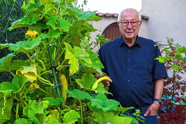 Josef Büchelmeier mochte die Volksfestatmosphäre auf dem alten Messegelände. Seine Zucchini hobelt er auf dem alten IBO-Hobel seiner Frau.