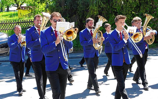 Bild 36: Scheunenfest 2025: Jubiläumsumzug und mitreißende Open Air Musik in Hüfingen-Sumpfohren