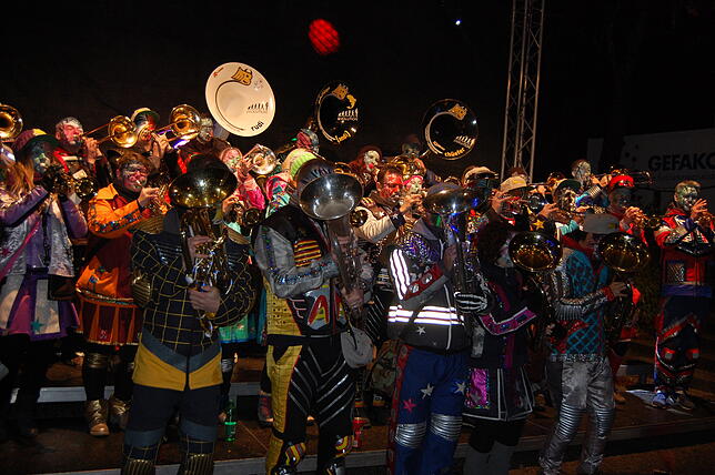Ein riesiges Spektakel war am vergangenen Freitag wieder das grenzüberschreitende Open-Air-Guggen-Festival der Roli-Guggers im ...