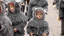 Bild : Kinderumzug beim Jubiläumstreffen der Hexen in Donaueschingen vor großem Volk