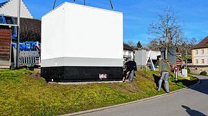 Beim Breitbandausbau im vierten Bauabschnitt in Ühlingen wird die Lieferung und Montage vom POP Gebäude Ühlingen an die Firma ZIS ...