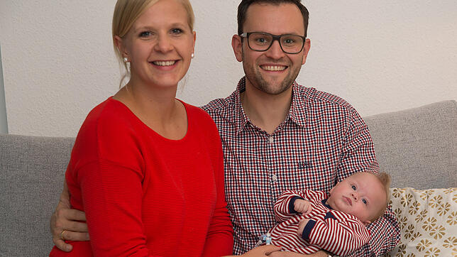 Emma und Johannes Henne haben viel Freude an ihrem Söhnchen Maximilian. Auch wenn sein Start ins Leben zu dritt nicht ganz einfach war.