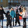 Die Blumberger Eisbahn erlebt bei winterlichen Temperaturen wider großen Zuspruch. Bei herrlichem Sonnenschein genießen Kinder, ...