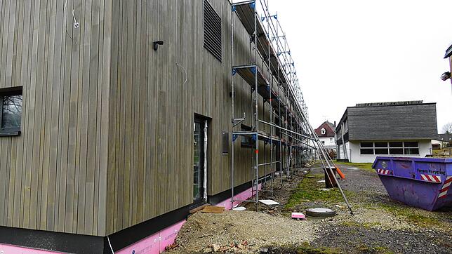 Komplett neu sind an der Kirchtalhalle  sämtliche Installationen, von der Strom-  und Elektrik bis Heizung und Warmwasser.  Sanierung ...