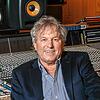 Sänger Bernhard Brink sitzt im Jahr 2021 in den Hansa Studios im Tonstudio. Hier spielte er in den 70er-Jahren vor und unterschrieb dann ...