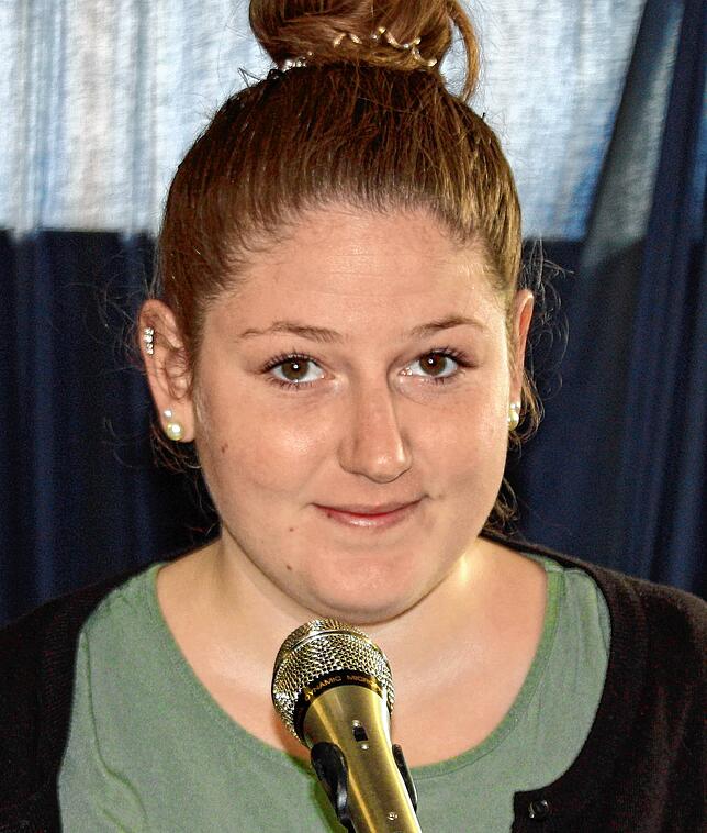 Sprecher bei den Tonaufnahmen des Wehrer Mundartwörterbuchs (von links): die jüngste Teilnehmerin Lorena Brigante (21).