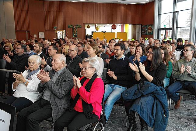Neujahrsempfang der Gemeinde Oberteuringen: Zahlreiche Bürger nutzten die Gelegenheit, um sich über Projekte zu informieren und um auf ...