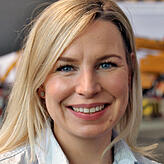 Miriam Hochweber leitet als Wirtschaftsingenieurin die Materialwirtschaft bei ZLT Zeppelin Luftschifftechnik.