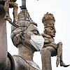 Die Imperia, ein Wahrzeichen von Konstanz, hat einen Mundschutz umgebunden. Die Imperia ist eine Statue an der Hafeneinfahrt von ...