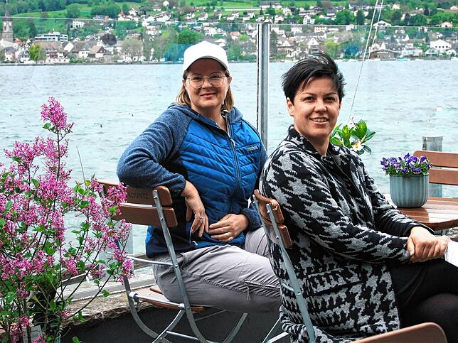 Corinna Blondzik-Burgo (li.) und Franziska Ehret eröffneten zu Pfingsten ihre neue Gastronomie „s‘Plätzle 2.0“ in ...