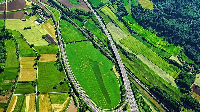 Der zweite Grundstücksvorschlag der Stadt Singen für den geplanten Klinikneubau befindet sich links oberhalb des Autobahnkreuzes Singen. ...
