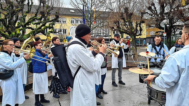 Fetzige Musik vor dem Rheinfelder Rathaus bei der Machtübernahme.