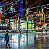 Auf dem Dach der Eissporthalle soll eine Solaranlage errichtet werden. Zuvor muss es aber saniert werden. Bild: Klaus Hansen