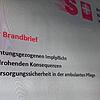 Unser Bild zeigt den Brandbrief von sechs Sozialstationen aus der Region Schwarzwald-Baar, der einen auf einen möglichen Notstand in der ...