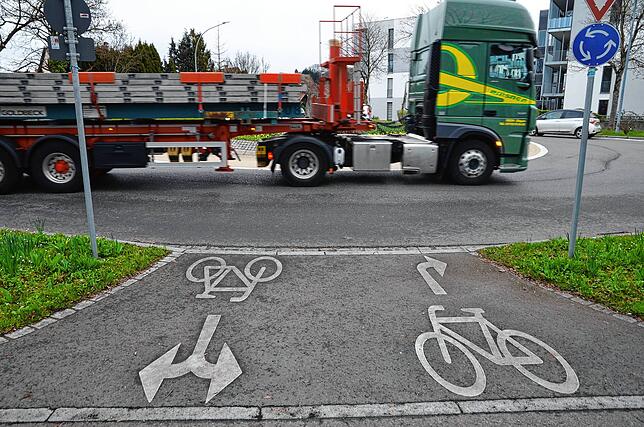 Dem Radverkehr soll künftig mehr Raum gegeben werden, auch an der B33.