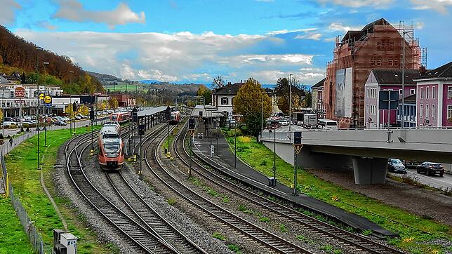 Ein Blick auf den Waldshuter Bahnhof: Die Deutsche Bahn erhofft sich mittels Maßnahmenpaket  Verbesserungen in Sachen Qualität und ...