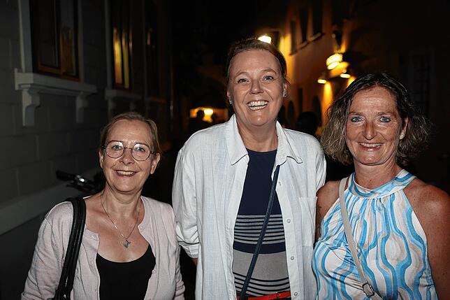 Bild 32: Konstanz: Die Niederburg lädt zum Gassenfreitag und die Besucher tanzen an