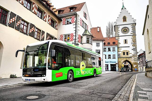 Durch das Franziskanertor fahren die Autos. Lediglich Busse und Lastwagen müssen außen herum fahren.