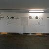 Deutsch, Englisch, Grafik: Nach diesen Pfeilen kann man gehen.