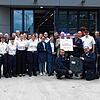 Die gesamte Werkfeuerwehr von Takeda mit Kommandant Pasquale Mussachio und Geschäftsführer Dirk Oebels (rechts und links am ...