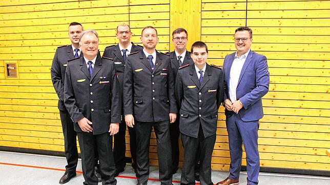 Bringen die Feuerwehr durch ihr besonderes Engagement voran (von links): Dominik Wiesler (Abteilungskommandant Süd), Otto Frommherz ...