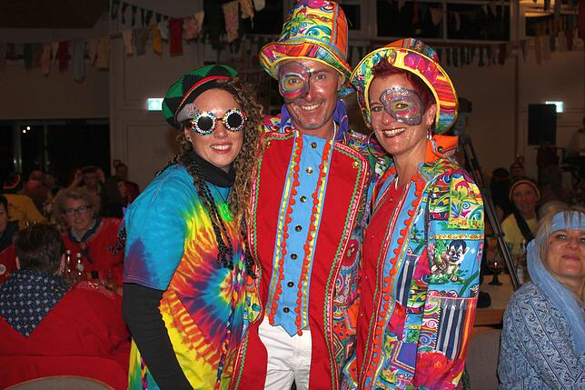 Die Zuschauer begeisterten sich für den Zunftball und das Motto "Reggae", wie hier von links Silvia Stocker, Markus Hiestand und Susanne ...