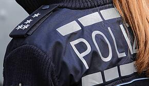 Die Polizei (Symbolfoto) meldet einen Fahndungserfolg nach einem Raubüberfall in Meersburg.