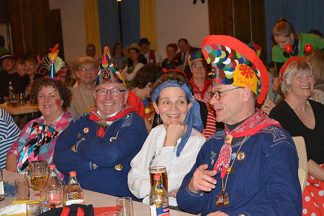 Bild 29: Dreckkübelgschwätz in Markdorf: Bilder der Akteure auf der Bühne