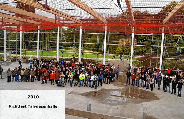2010 konnte die Gemeinde Richtfest bei den Talwiesenhallen feiern.