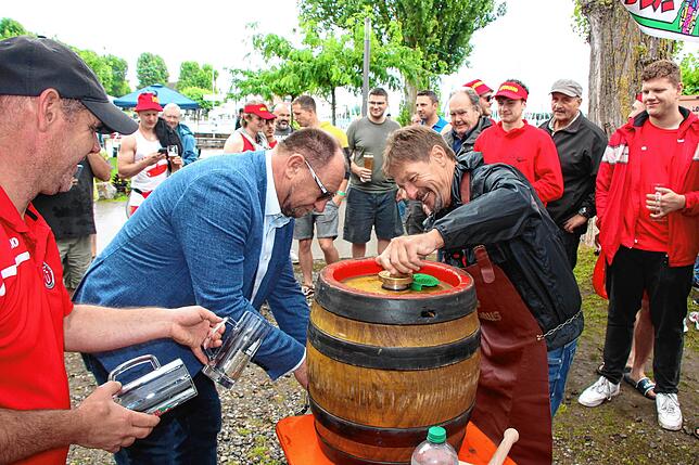 Bild 20: Uhldingen feiert: Die besten Bilder vom ersten Tag des Hafenfestes mit Schrottregatta