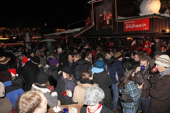 Großes Gedränge: Der Konschtanzer Glühweintreff war mehr als zwei Jahrzehnte Treff für viele Marktbesucher. Das ist nun Vergangenheit. ...