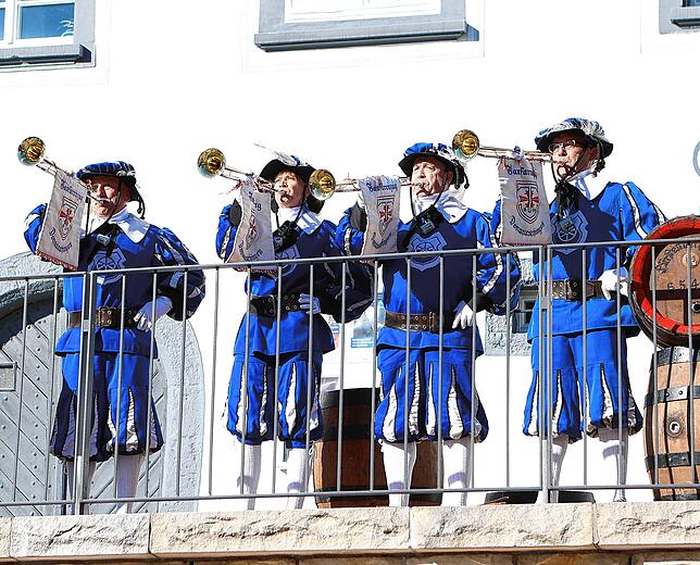 Ein Quartett des früheren Fanfarenzugs kündigt die einzelnen Programmpunkte im Residenzviertel an.