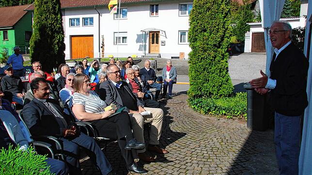 Bei einer Feierstunde mit einer kurzen Andacht werden die neuen Räume gesegnet. In Privatinitiative hat der Wahl-Sauldorfer Kay Petersen ...