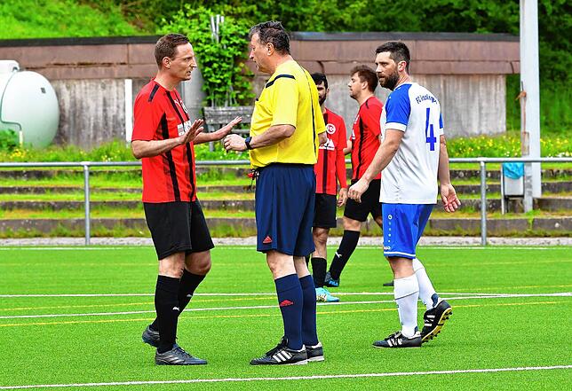 Bild 9: FC 08 Bad Säckingen setzt sich mit 5:1 gegen den FC Geißlingen durch – und wir haben Fotos!
