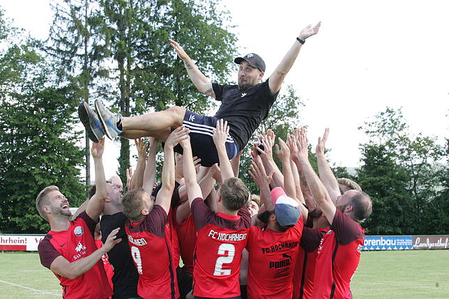 Bild 3: Dramatisches 2:1 gegen SV Berau: FC Hochrhein ist Meister &ndash; wir haben die Bilder!