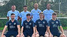 hinten von links Michael Fischer (Spielausschussvorsitzender), Marco Effinger (Trainer-Team), Roman Riegger (erster Trainer), Patrick ...