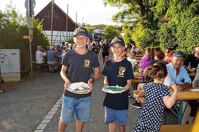 Bild 13: Bilder vom Daisendorfer Weinfest am Freitagabend rund um die Fruchtscheune von Mathias Bernhard