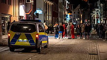 Die Färberstraße am Schmotzigen, 27. Februar 2025, gegen Mitternacht. Auf der Straße ist viel los. An anderen Tagen war es dagegen ruhiger.